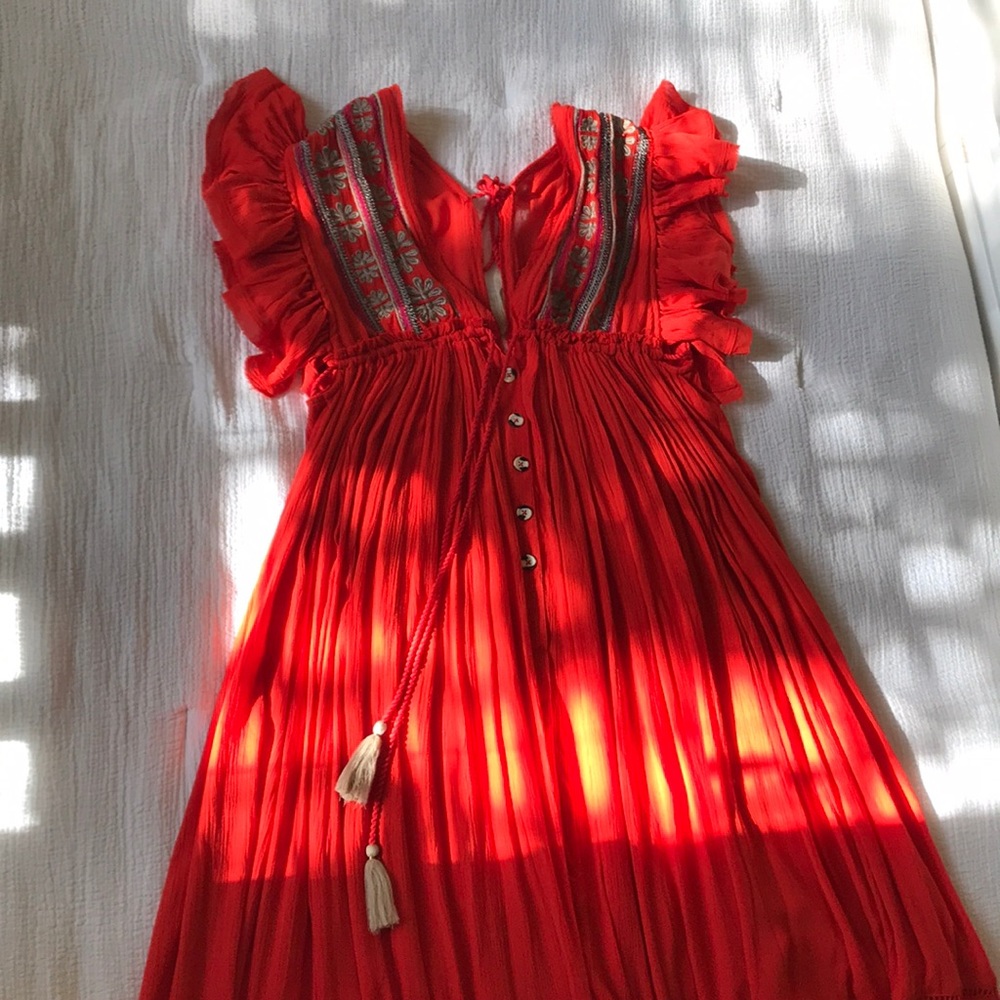 NWOT Gorgeous free people red flowy dress. Size sm